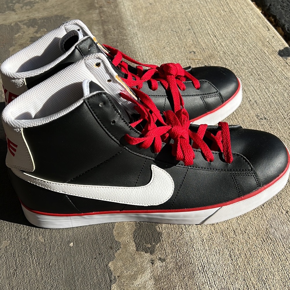 nike high top sneakers NWT black with red and white size 12